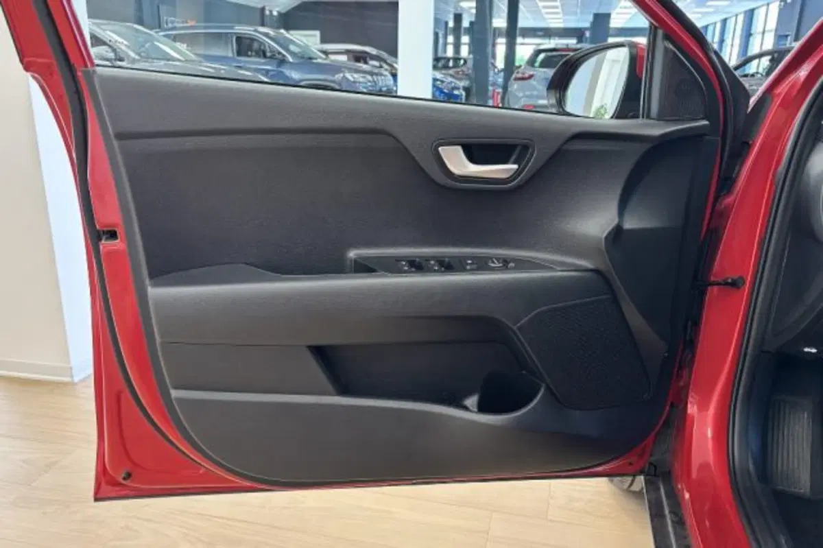 Kia Stonic usata a Latina (12)