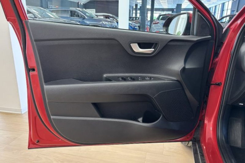 Kia Stonic usata a Latina (12)