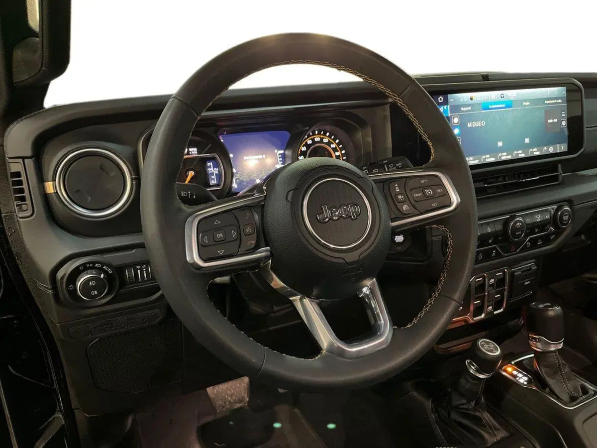 Jeep Wrangler Unlimited usata a Bari (10)
