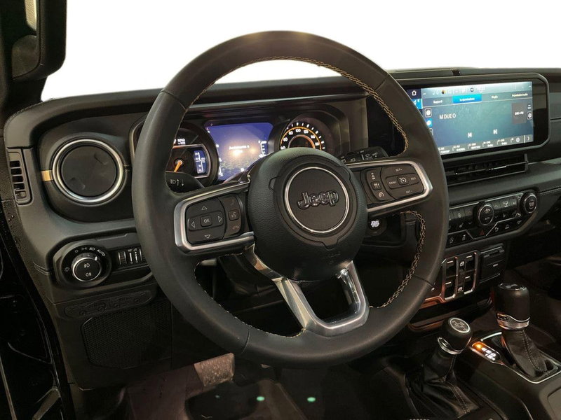 Jeep Wrangler Unlimited usata a Bari (10)