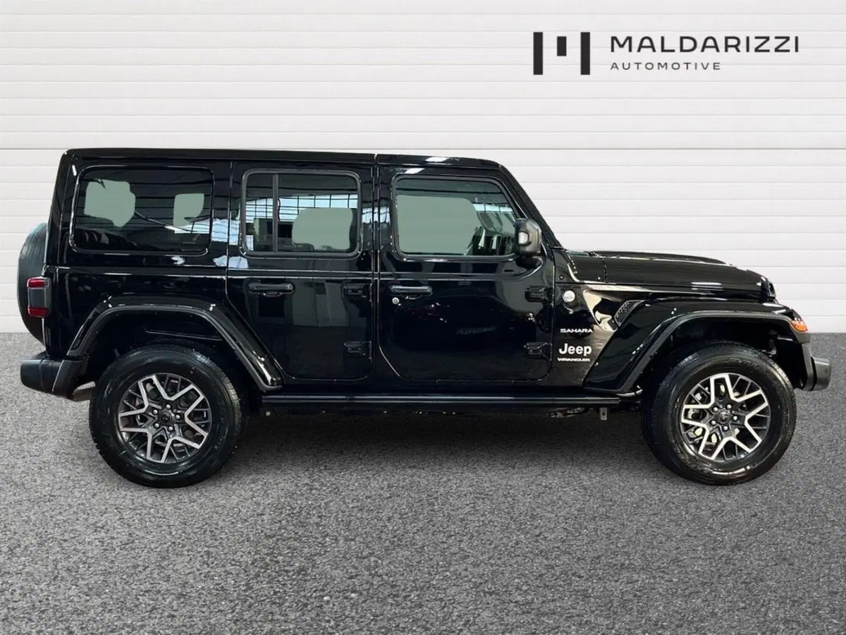 Jeep Wrangler Unlimited usata a Bari (5)