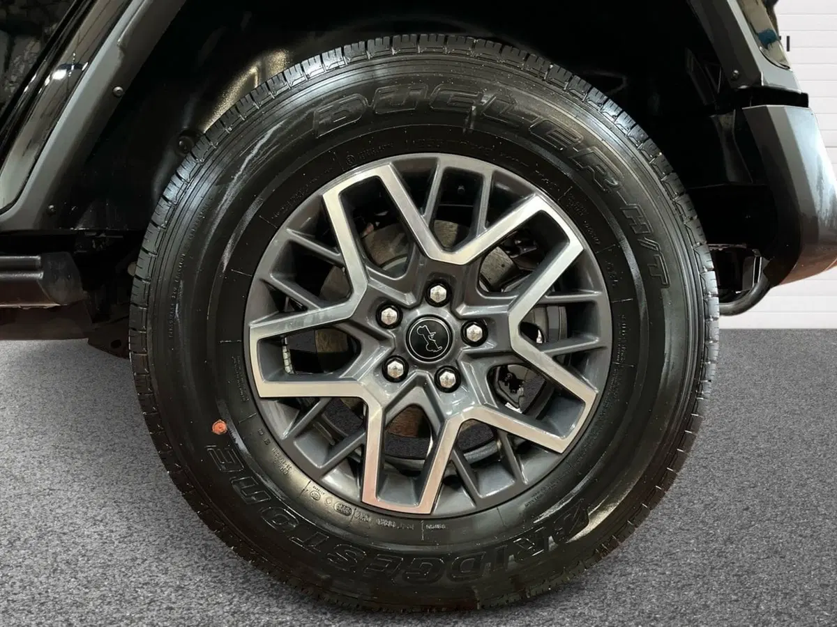 Jeep Wrangler Unlimited usata a Bari (6)