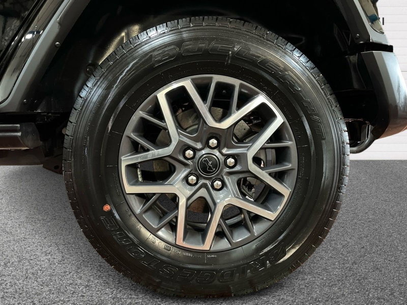 Jeep Wrangler Unlimited usata a Bari (6)