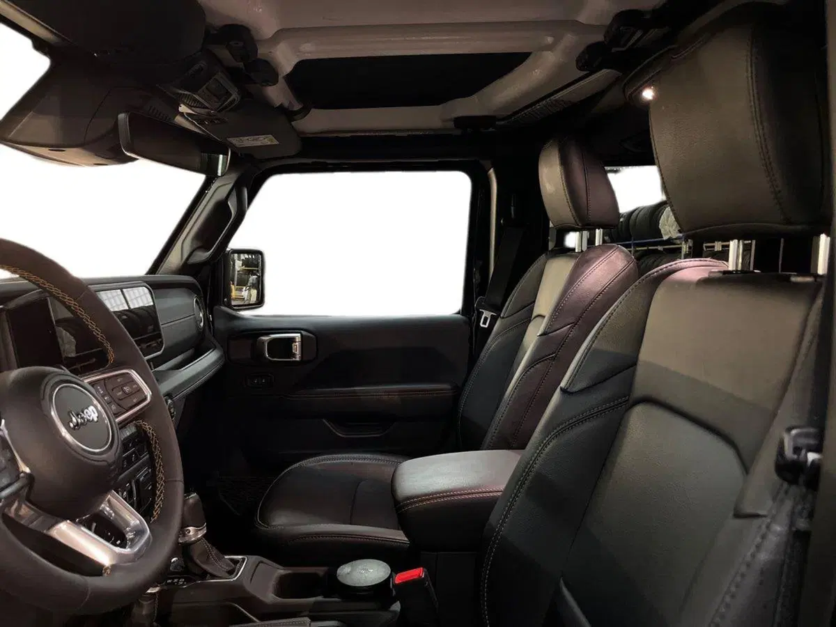 Jeep Wrangler Unlimited usata a Bari (7)
