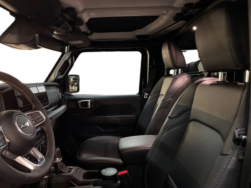 Jeep Wrangler Unlimited usata a Bari (7)