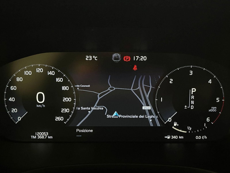 Volvo V60 Cross Country usata a Como (11)