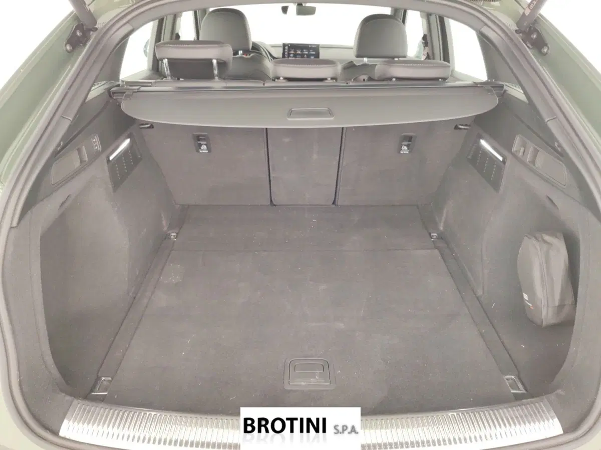 Audi Q5 Sportback usata a Massa-Carrara (16)
