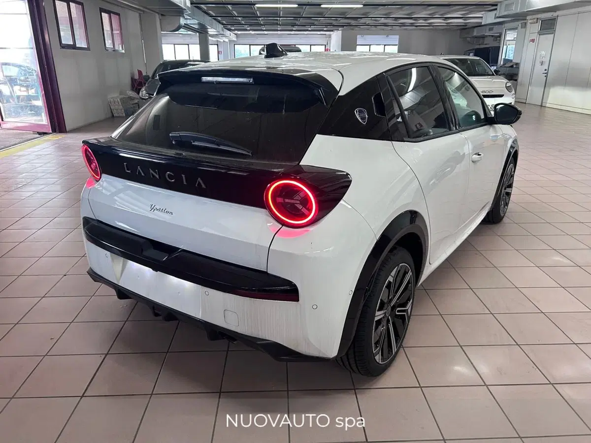 Lancia Ypsilon nuova a Arezzo (2)
