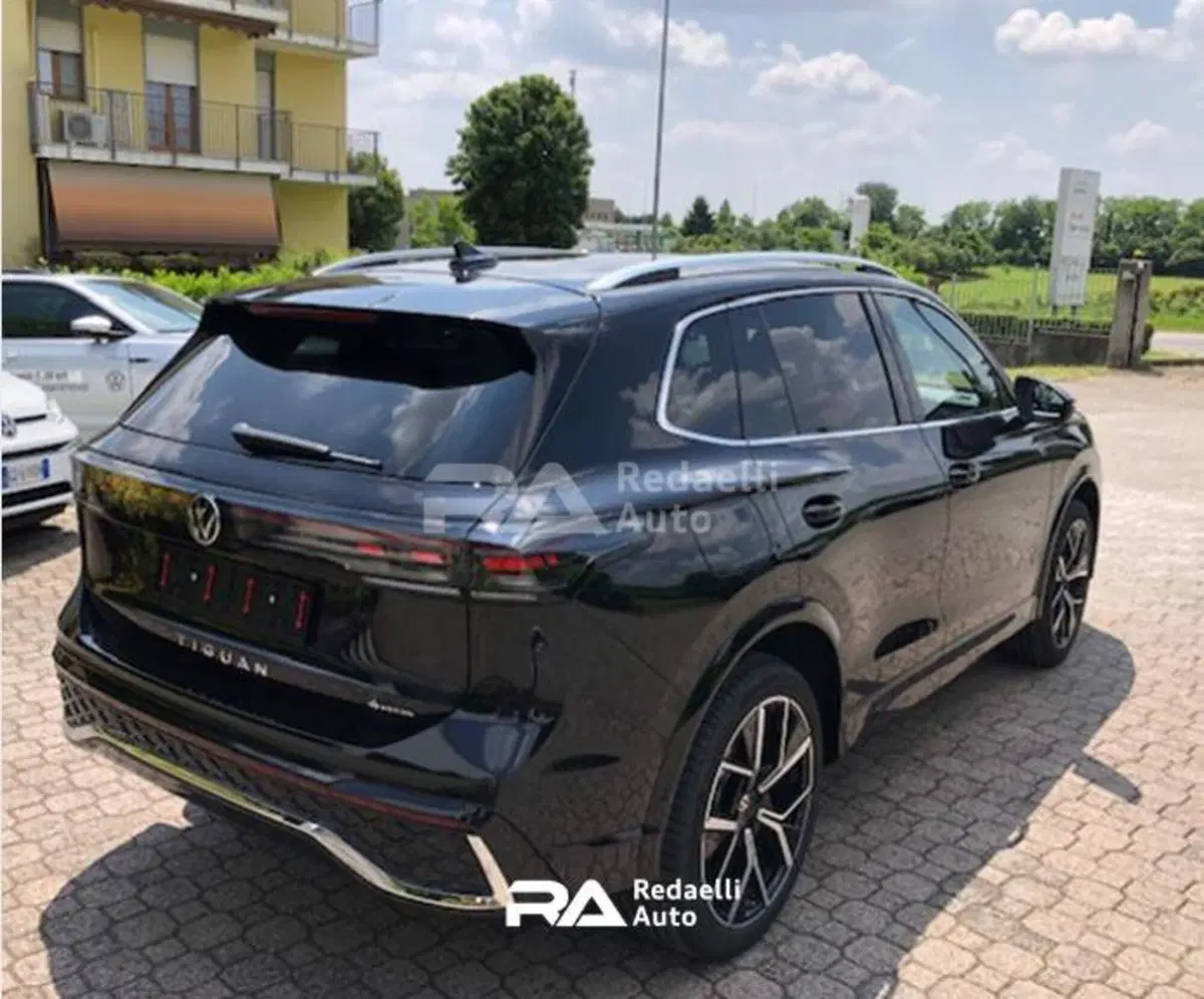 Volkswagen Tiguan nuova a Lecco (3)