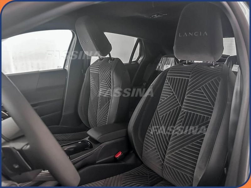 Lancia Ypsilon nuova a Milano (8)