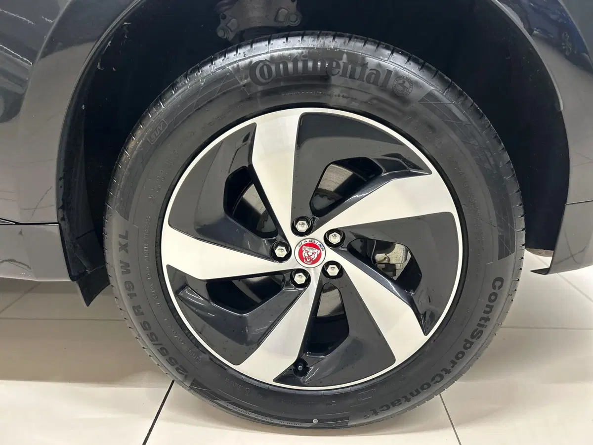 Jaguar F-Pace usata a Modena (9)