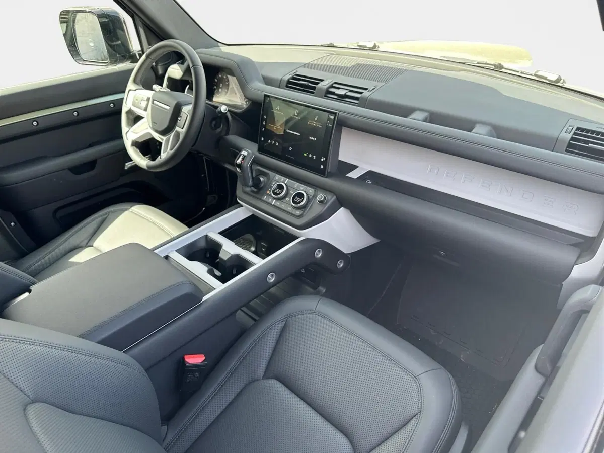 Land Rover Defender usata a Bari (3)