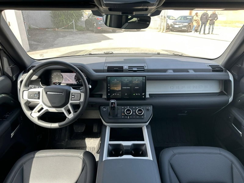Land Rover Defender usata a Bari (4)