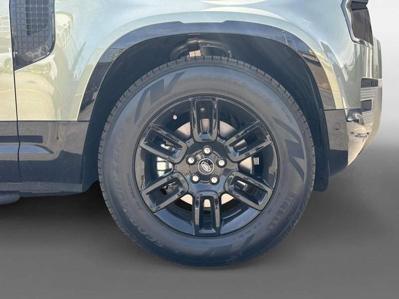 Land Rover Defender usata a Bari (9)
