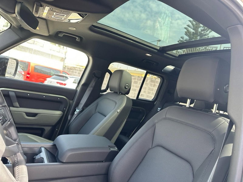 Land Rover Defender nuova a Bari (11)