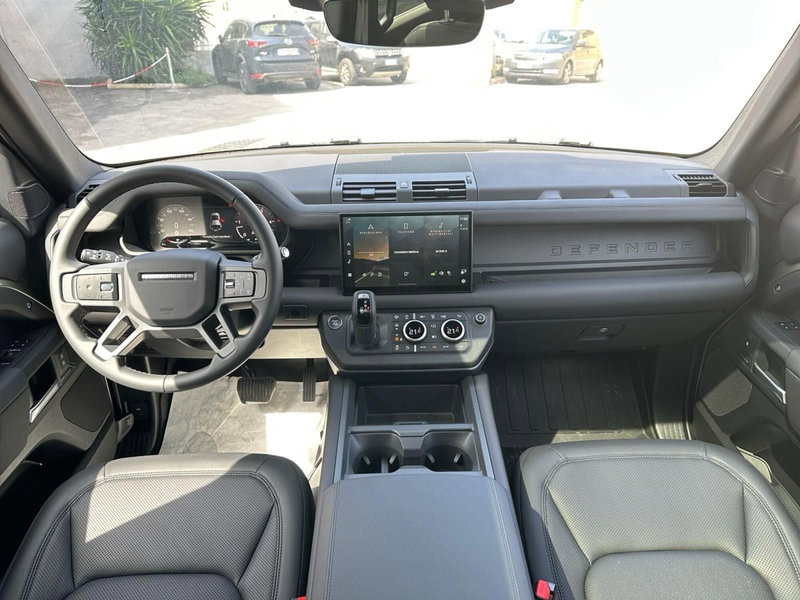 Land Rover Defender nuova a Bari (4)