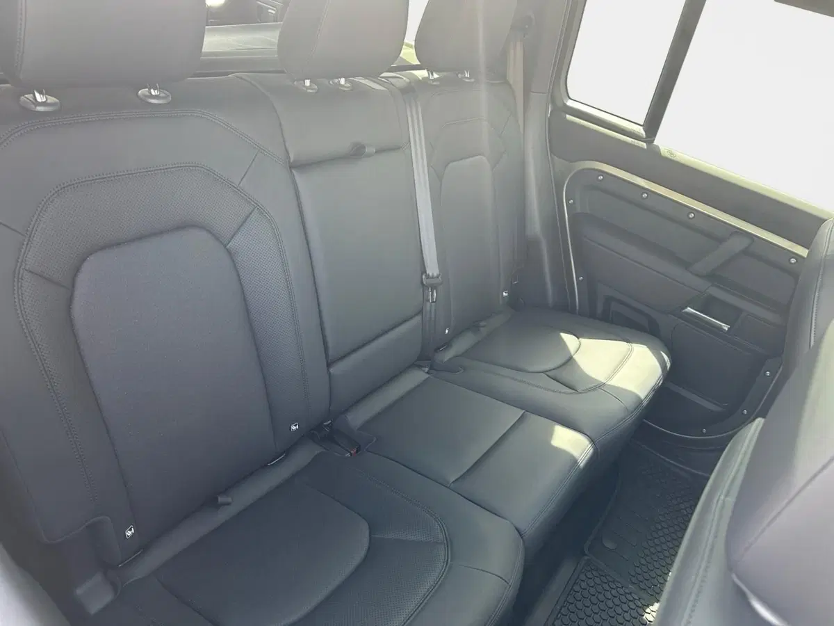 Land Rover Defender nuova a Bari (5)