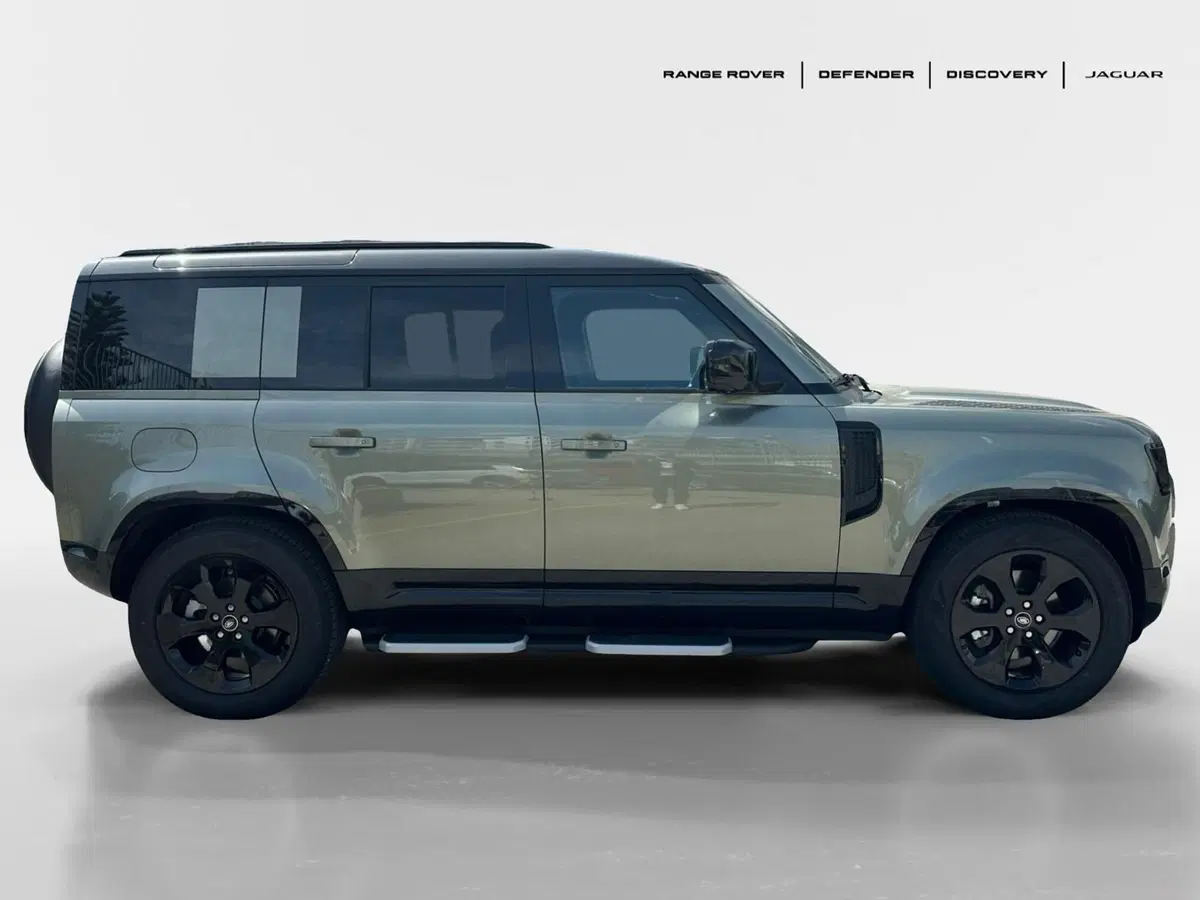 Land Rover Defender nuova a Bari (6)