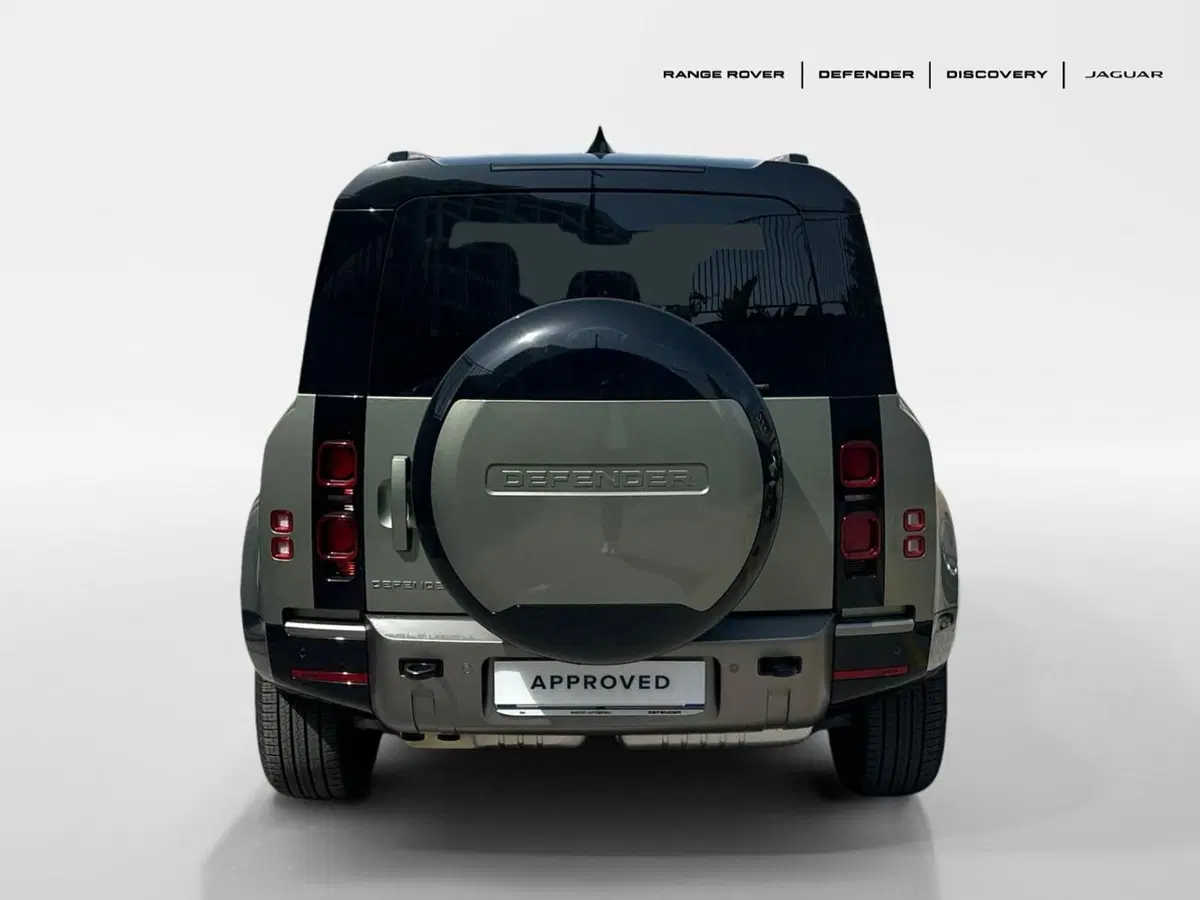 Land Rover Defender nuova a Bari (7)
