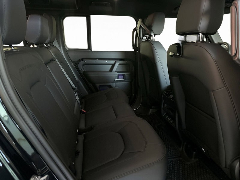 Land Rover Defender nuova a Modena (5)