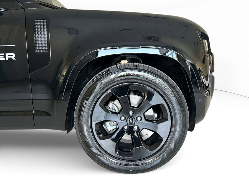 Land Rover Defender nuova a Modena (9)