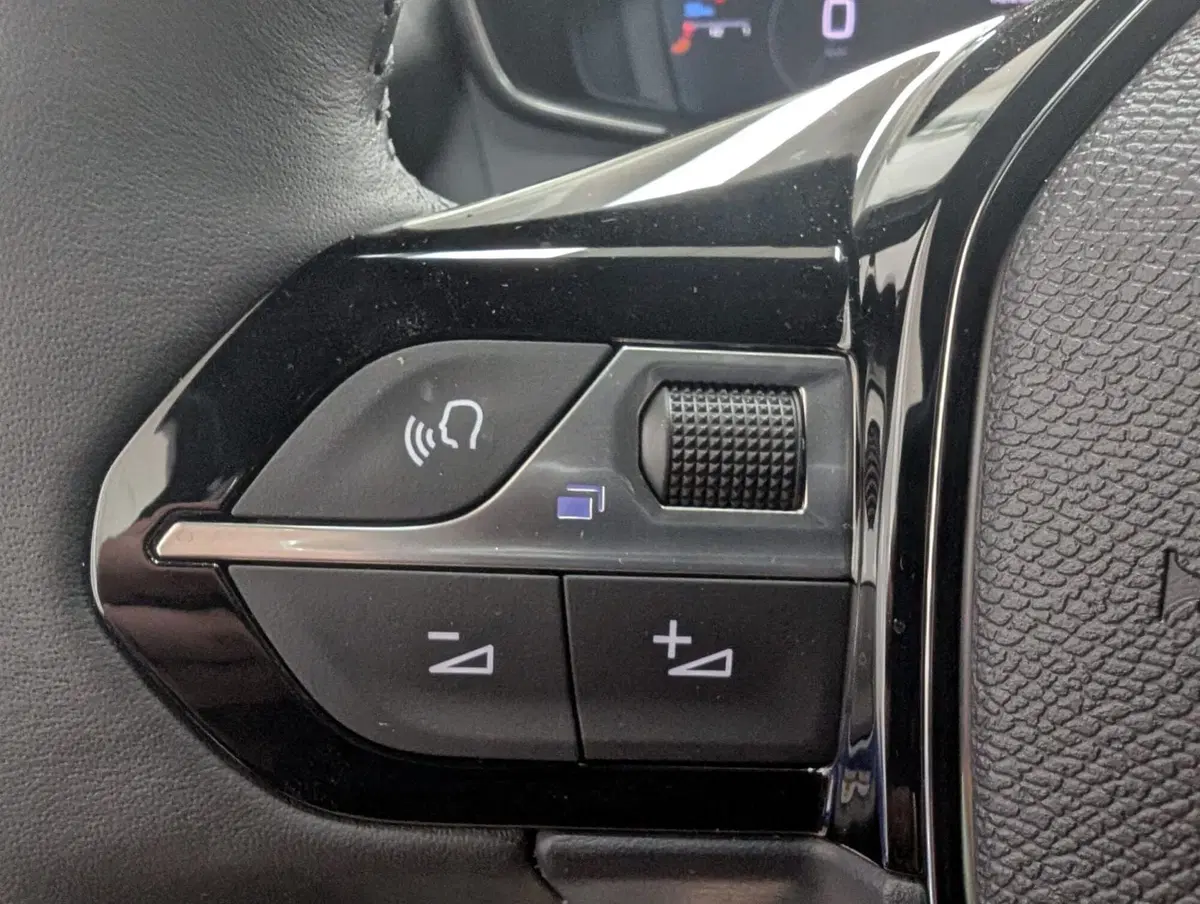 Peugeot 2008 nuova a Milano (16)