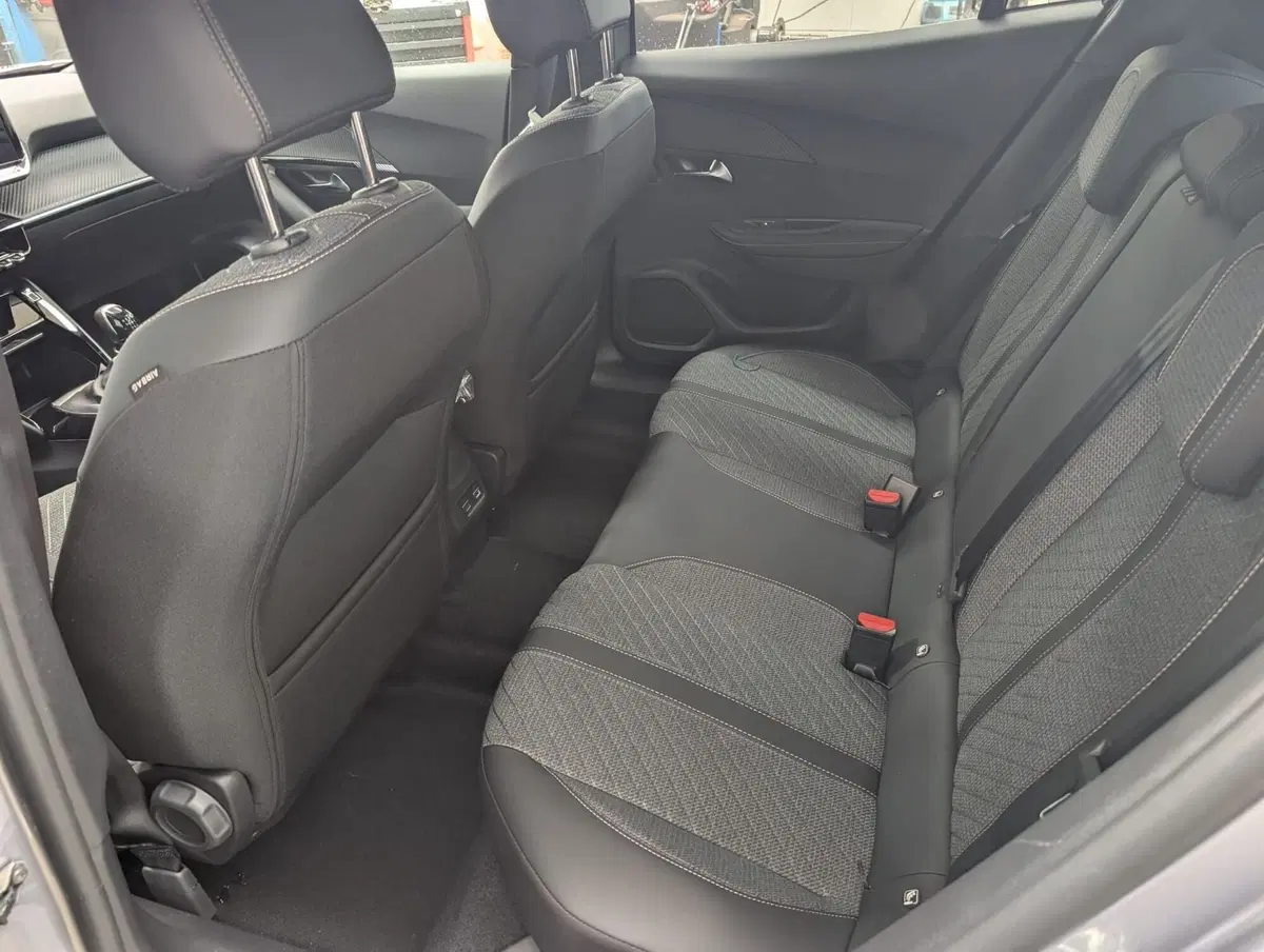 Peugeot 2008 nuova a Milano (7)