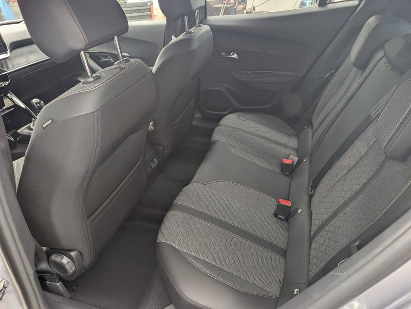 Peugeot 2008 nuova a Milano (7)
