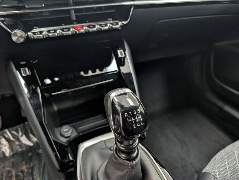 Peugeot 2008 nuova a Milano (8)
