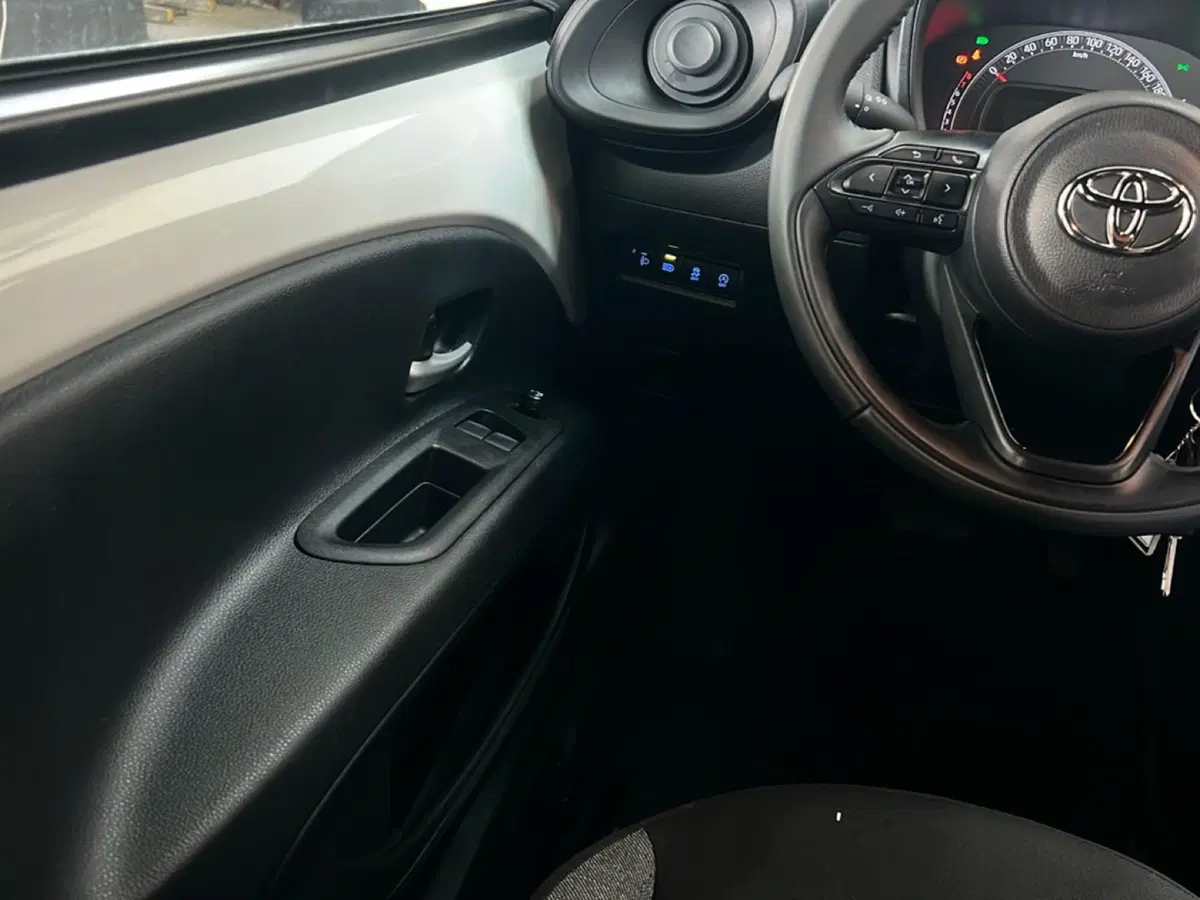 Toyota Aygo X usata a Roma (12)