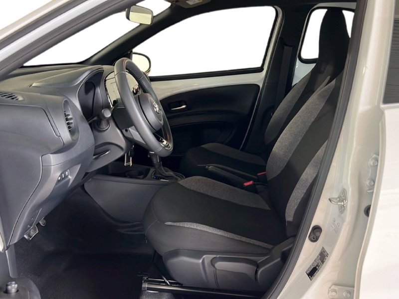 Toyota Aygo X usata a Roma (14)