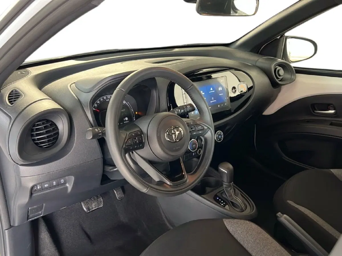Toyota Aygo X usata a Roma (15)