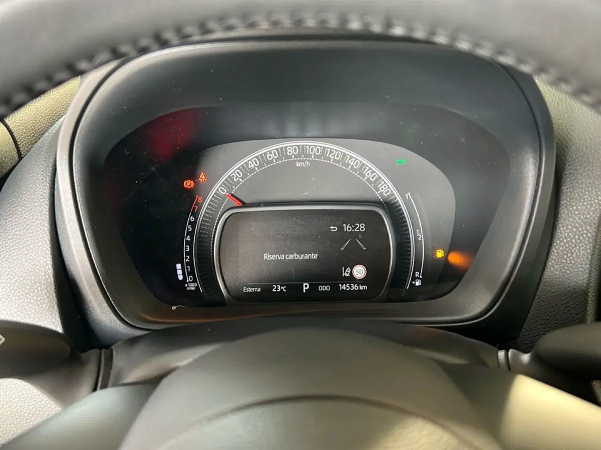 Toyota Aygo X usata a Roma (17)