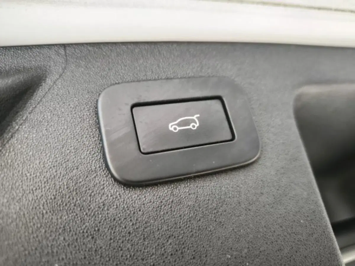 Land Rover Discovery Sport usata a Livorno (13)