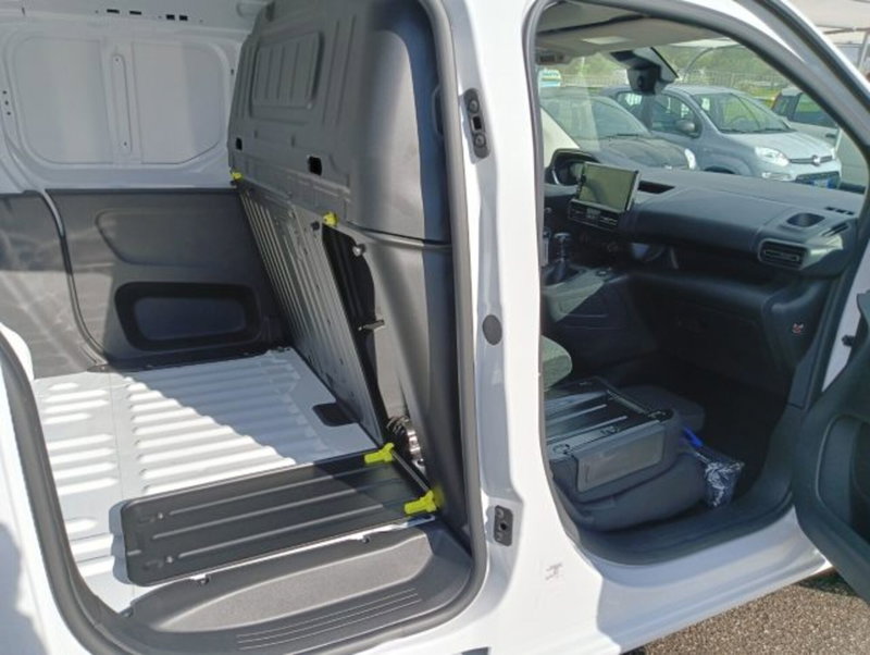 Peugeot Partner Furgone nuova a Brescia (10)