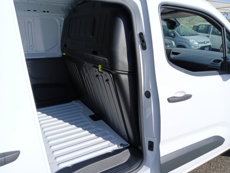 Peugeot Partner Furgone nuova a Brescia (18)