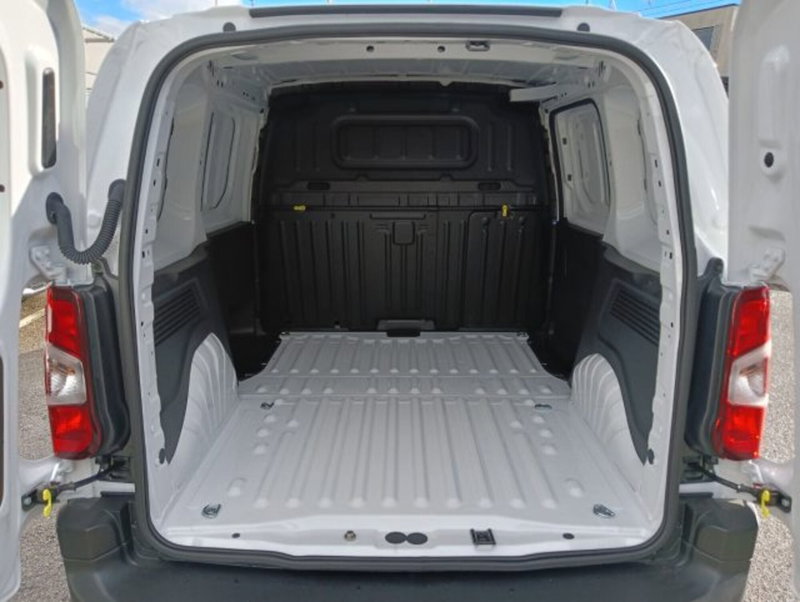 Peugeot Partner Furgone nuova a Brescia (9)