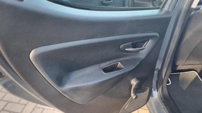 Lancia Ypsilon usata a Savona (12)