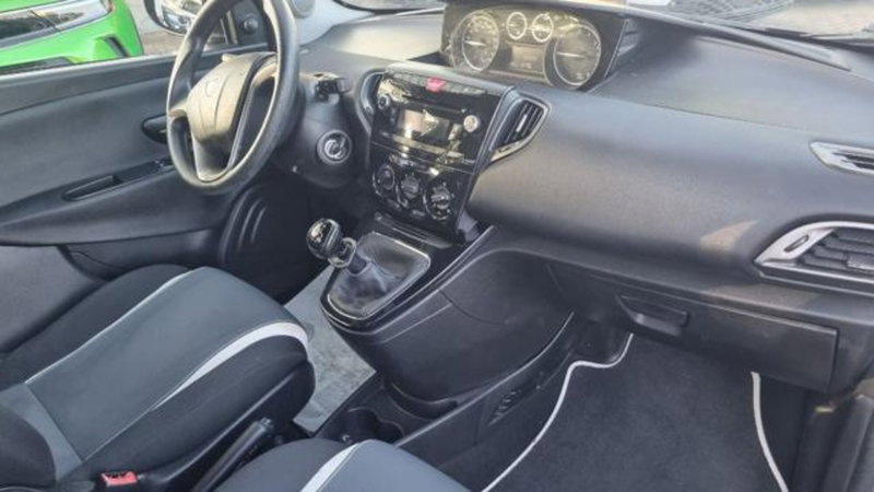 Lancia Ypsilon usata a Savona (20)