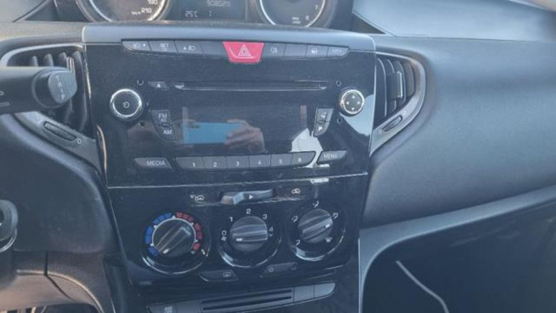 Lancia Ypsilon usata a Savona (7)