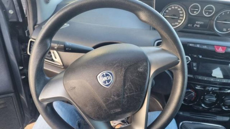 Lancia Ypsilon usata a Savona (8)