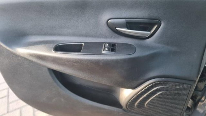 Lancia Ypsilon usata a Savona (9)