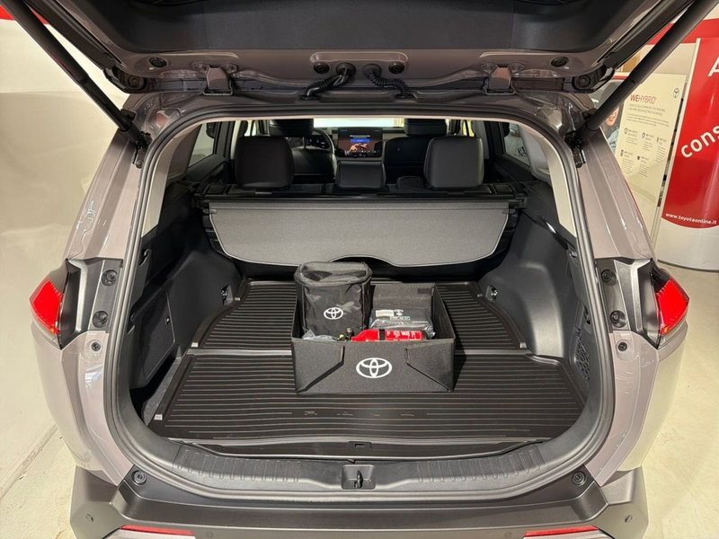 Toyota Rav4 nuova a Lecco (12)