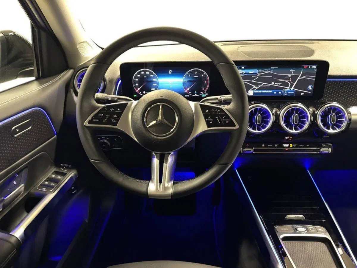 Mercedes-Benz GLB nuova a Macerata (11)
