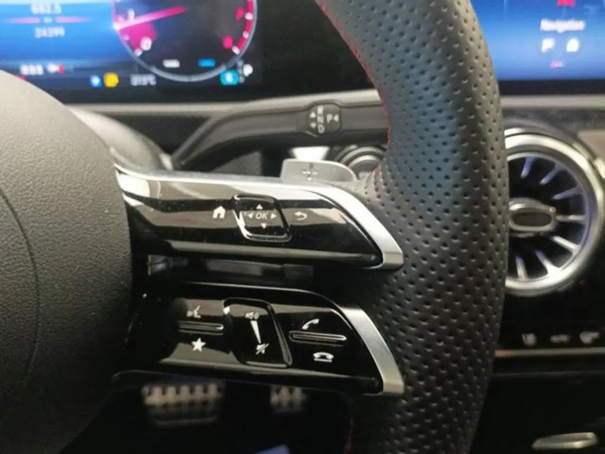Mercedes-Benz Classe A Sedan usata a Milano (11)