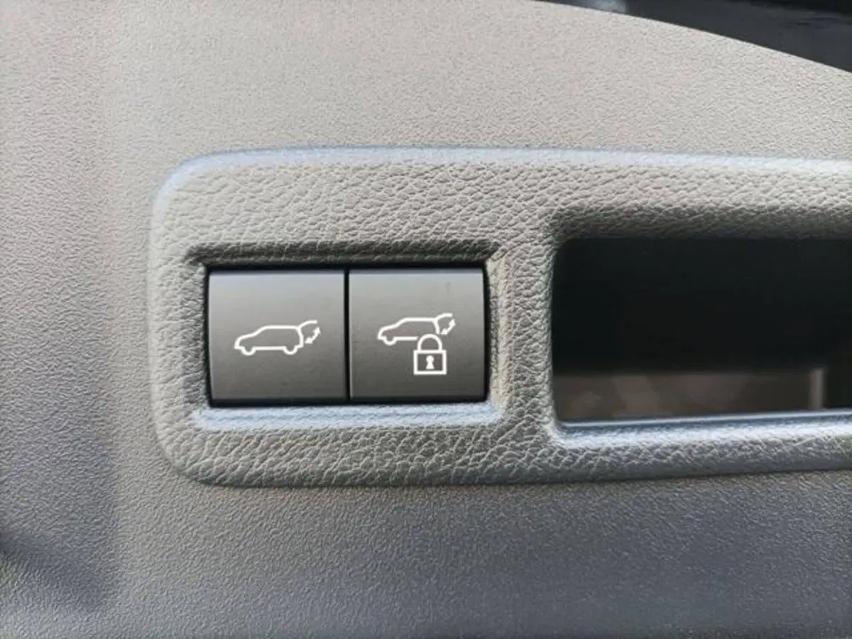 Subaru Solterra nuova a Milano (20)