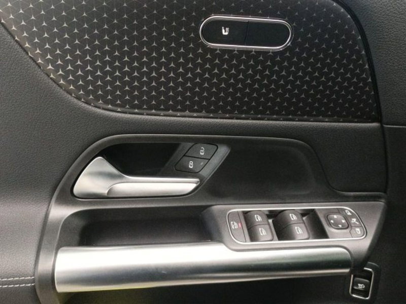 Mercedes-Benz GLA SUV usata a Novara (14)