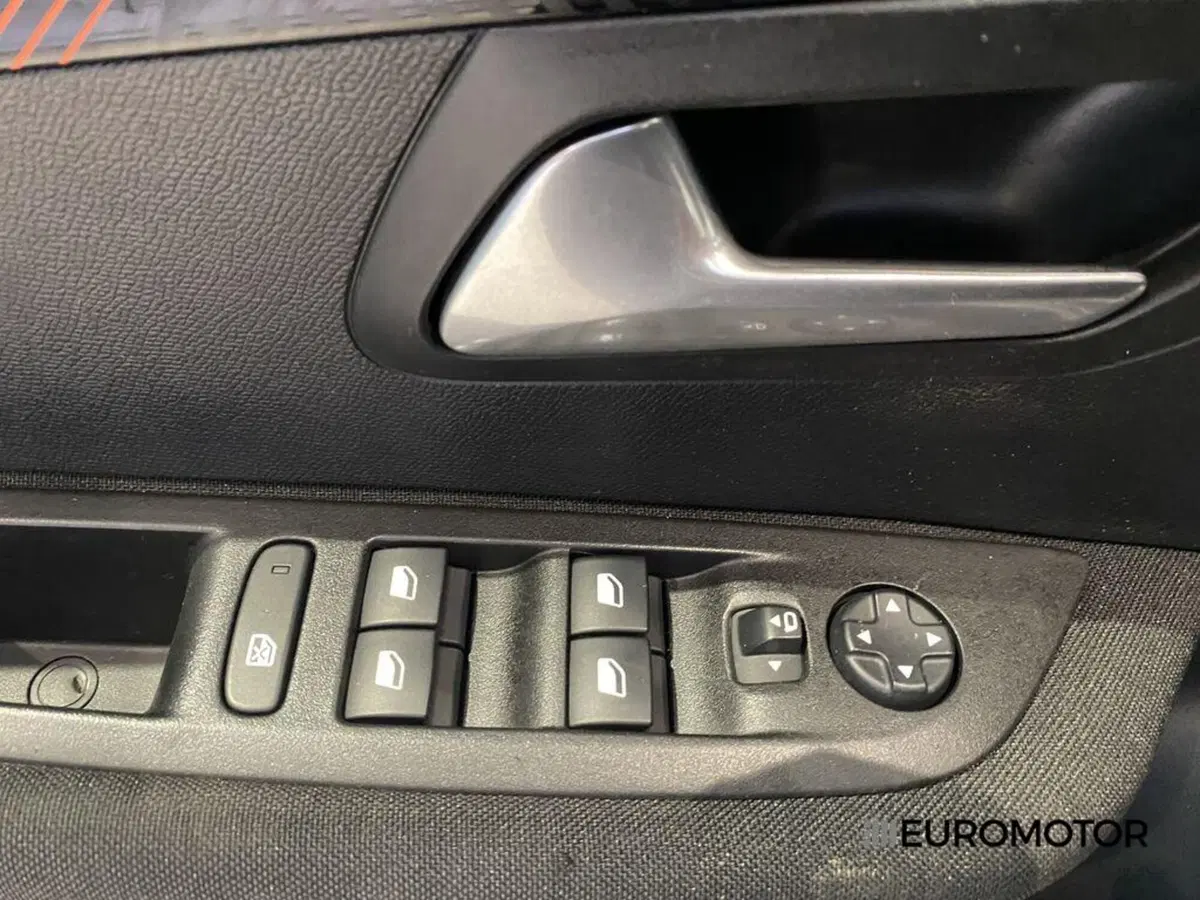 Peugeot 208 usata a Bari (11)