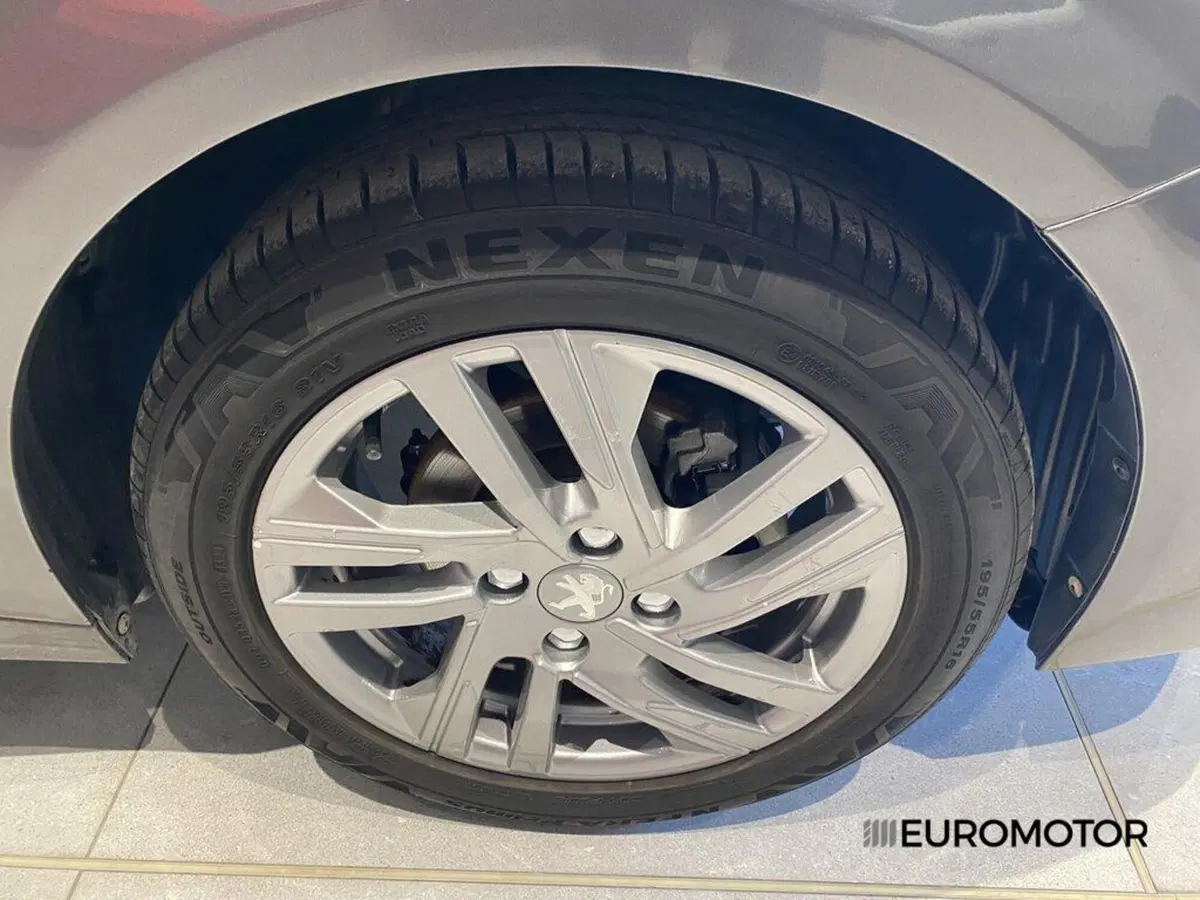 Peugeot 208 usata a Bari (5)