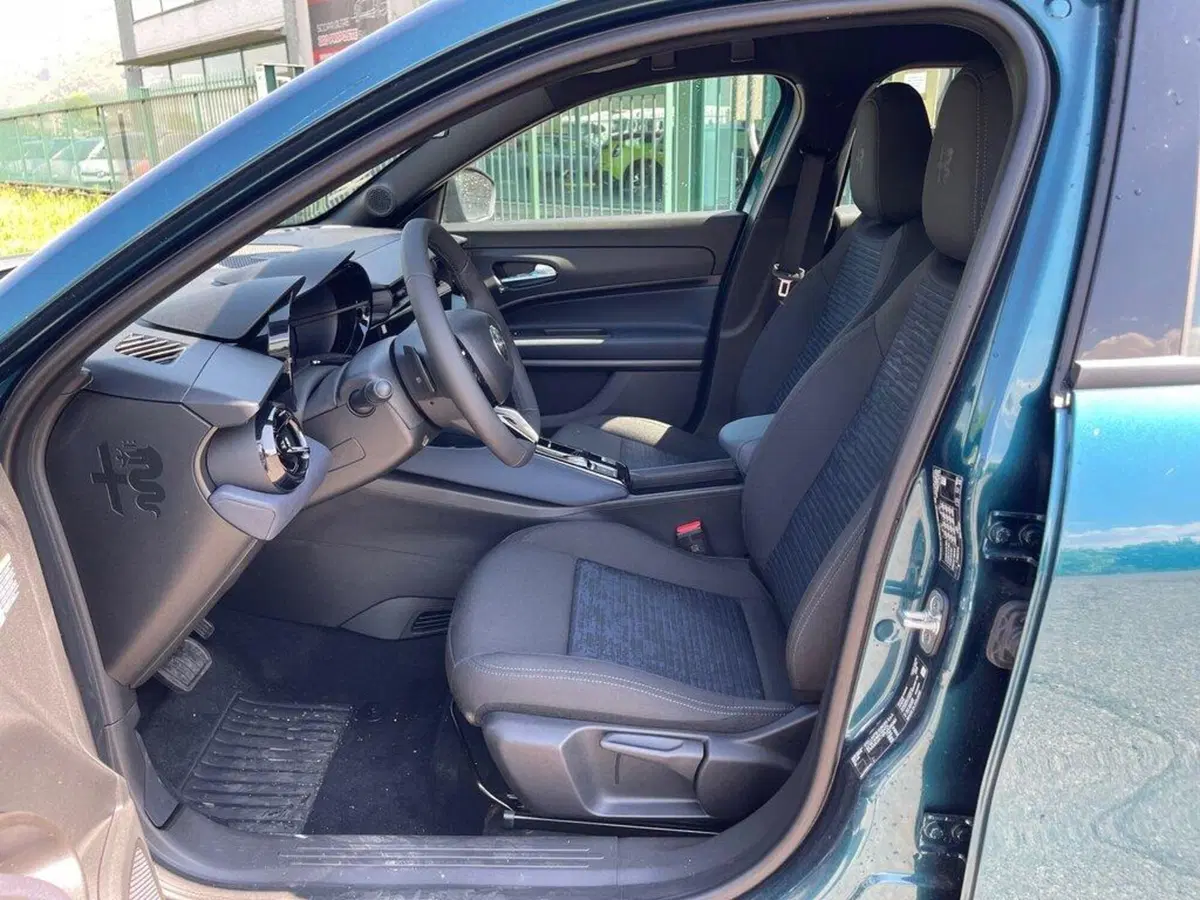 Alfa Romeo Junior nuova a Sondrio (9)